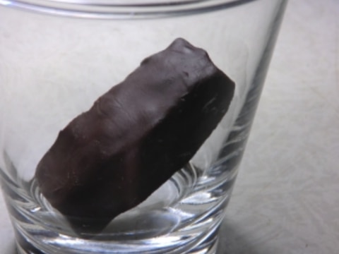 チョコにお酒を閉じ込めた ウイスキーボンボンもどき レシピ 作り方 By イササボラ 楽天レシピ チョコにお酒を閉じ込めた ウイスキーボンボンもどき レシピ 作り方 By イササボラ 楽天レシピ